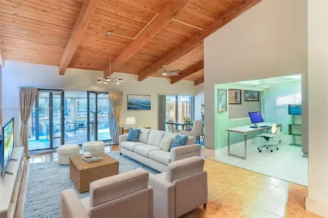 2617 S Parkview Drive Hallandale Beach FL 33009