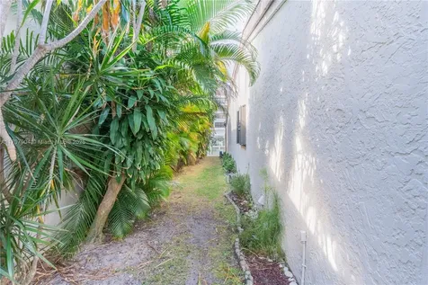 2617 S Parkview Drive Hallandale Beach FL 33009