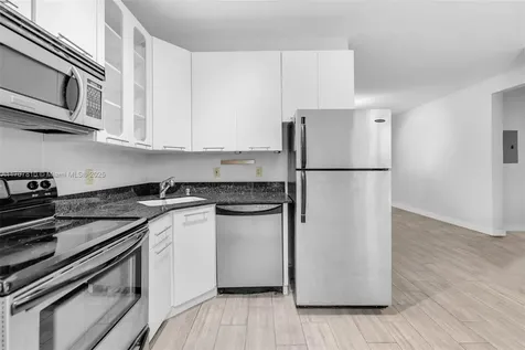 1622 Bay Road Miami Beach FL 33139
