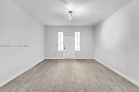 1622 Bay Road Miami Beach FL 33139