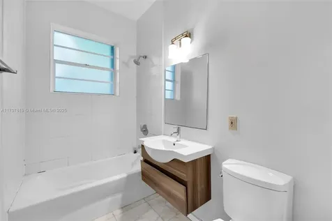 1622 Bay Road Miami Beach FL 33139