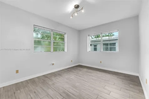 1622 Bay Road Miami Beach FL 33139