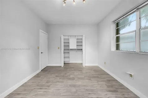 1622 Bay Road Miami Beach FL 33139