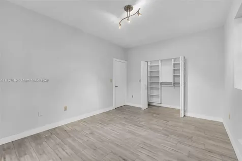 1622 Bay Road Miami Beach FL 33139