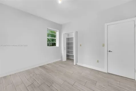 1622 Bay Road Miami Beach FL 33139