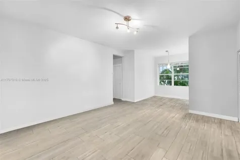 1622 Bay Road Miami Beach FL 33139