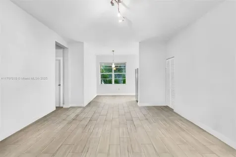 1622 Bay Road Miami Beach FL 33139