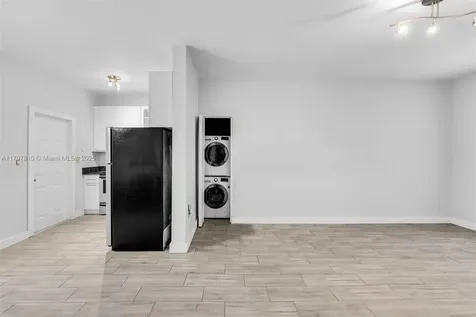 1622 Bay Road Miami Beach FL 33139