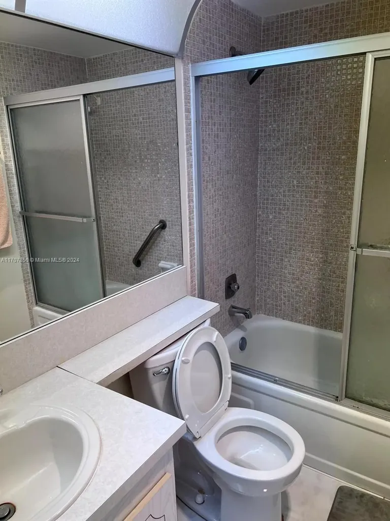 324 Fanshaw H Boca Raton FL 33434