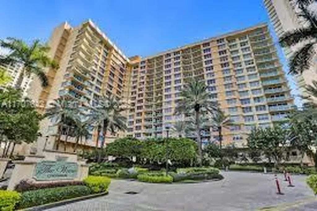 2501 S Ocean Drive Hollywood FL 33019