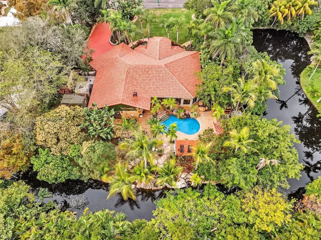 2350 SW 106th Way Davie FL 33324