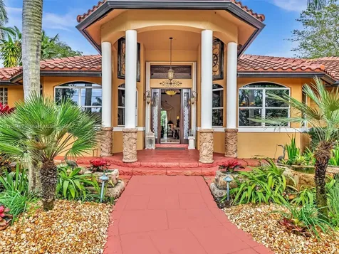 2350 SW 106th Way Davie FL 33324