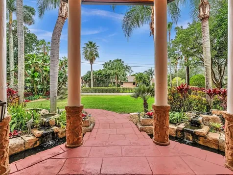 2350 SW 106th Way Davie FL 33324