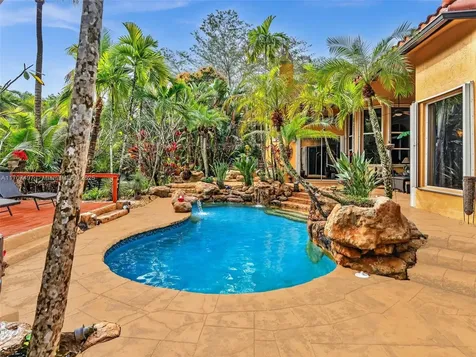 2350 SW 106th Way Davie FL 33324