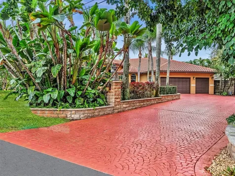 2350 SW 106th Way Davie FL 33324