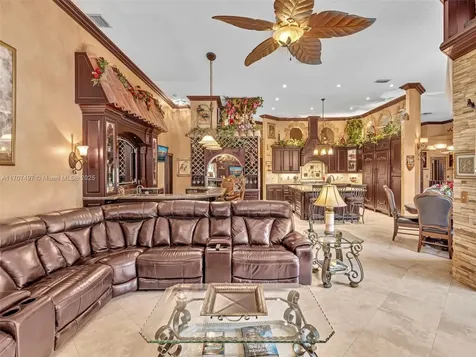 2350 SW 106th Way Davie FL 33324