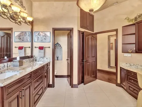 2350 SW 106th Way Davie FL 33324