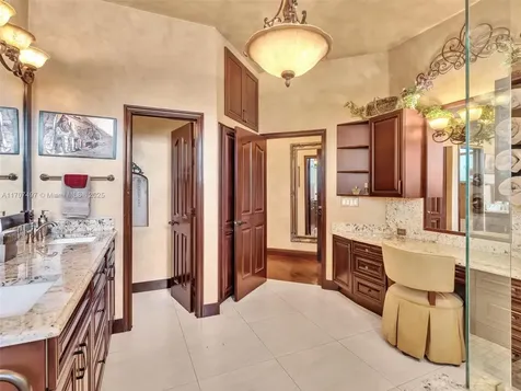 2350 SW 106th Way Davie FL 33324