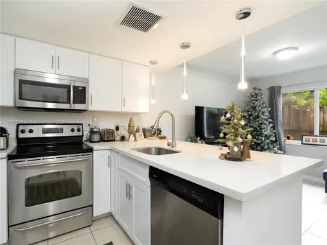 1325 NE 5th Avenue Fort Lauderdale FL 33304