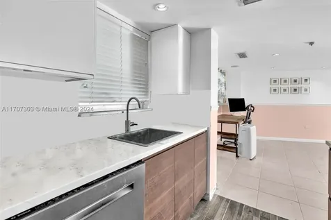 1881 Washington Avenue Miami Beach FL 33139
