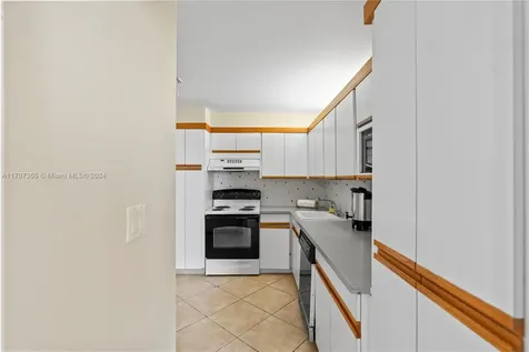 5005 Collins Avenue Miami Beach FL 33140