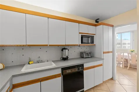 5005 Collins Avenue Miami Beach FL 33140