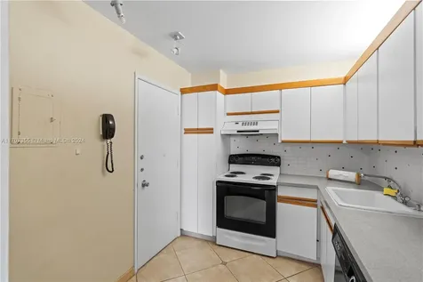 5005 Collins Avenue Miami Beach FL 33140