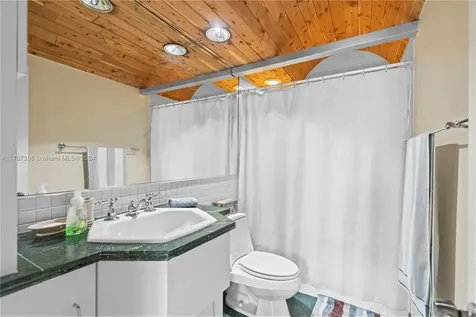 5005 Collins Avenue Miami Beach FL 33140