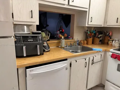 1830 SW 81st Avenue North Lauderdale FL 33068