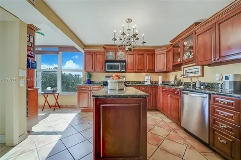 605 Ocean Drive Key Biscayne FL 33149