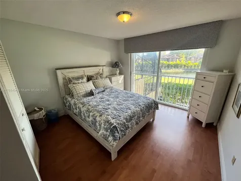 10244 NW 51st Terrace Doral FL 33178