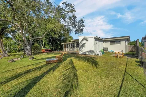 8260 NW 15th Street Pembroke Pines FL 33024