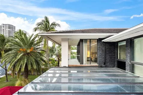385 Centre Island Golden Beach FL 33160