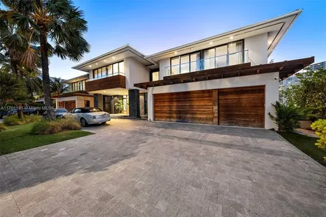 385 Centre Island Golden Beach FL 33160