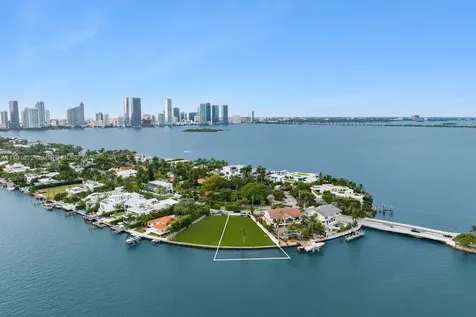1386 S Venetian Way Miami FL 33139