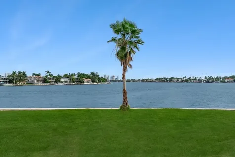 1386 S Venetian Way Miami FL 33139