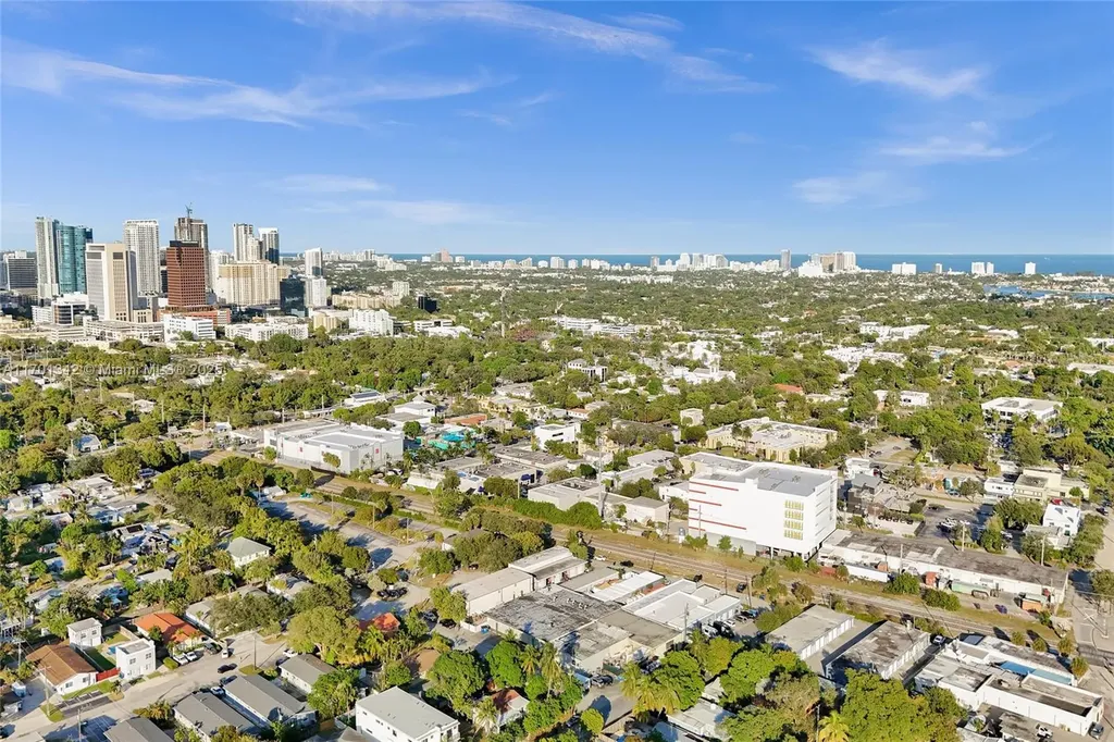 228 SW 14th Court Fort Lauderdale FL 33315