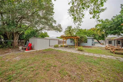 228 SW 14th Court Fort Lauderdale FL 33315