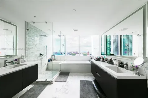 851 NE 1st Avenue Miami FL 33132