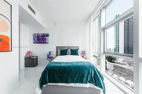 851 NE 1st Avenue Miami FL 33132