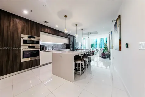 851 NE 1st Avenue Miami FL 33132