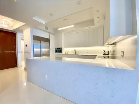 100 S Pointe Drive Miami Beach FL 33139