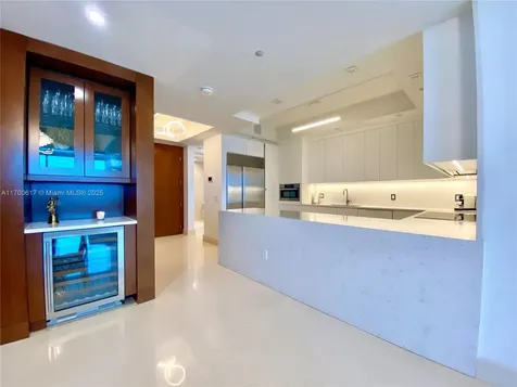 100 S Pointe Drive Miami Beach FL 33139