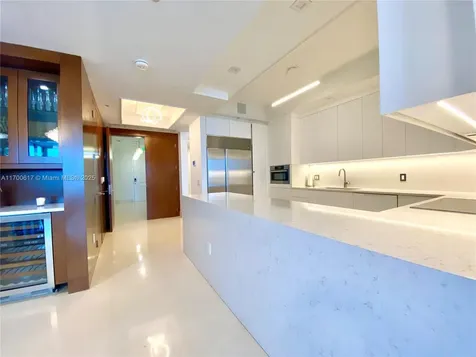100 S Pointe Drive Miami Beach FL 33139