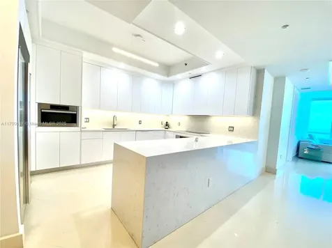 100 S Pointe Drive Miami Beach FL 33139