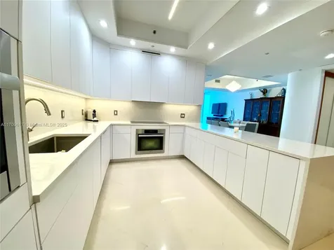 100 S Pointe Drive Miami Beach FL 33139