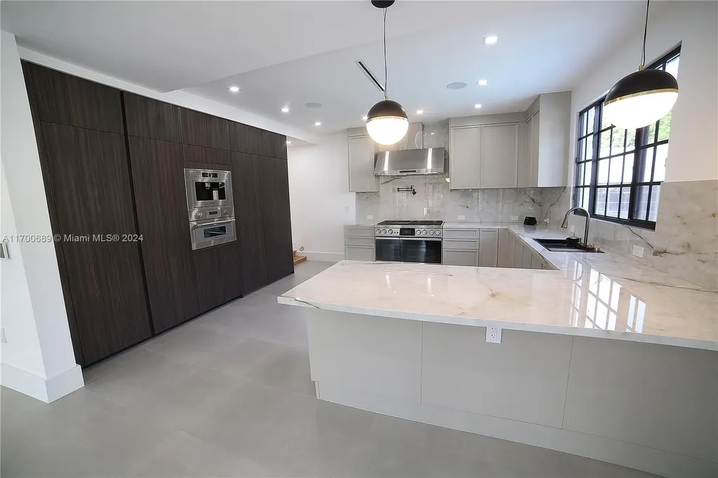 1345 Hollywood Boulevard Hollywood FL 33019