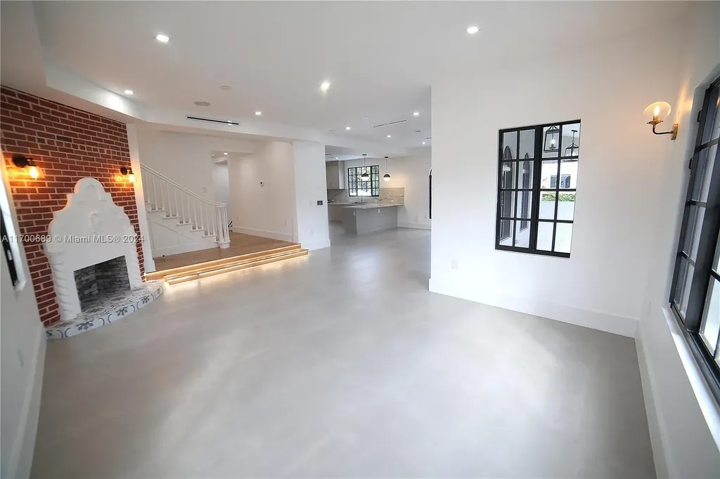 1345 Hollywood Boulevard Hollywood FL 33019