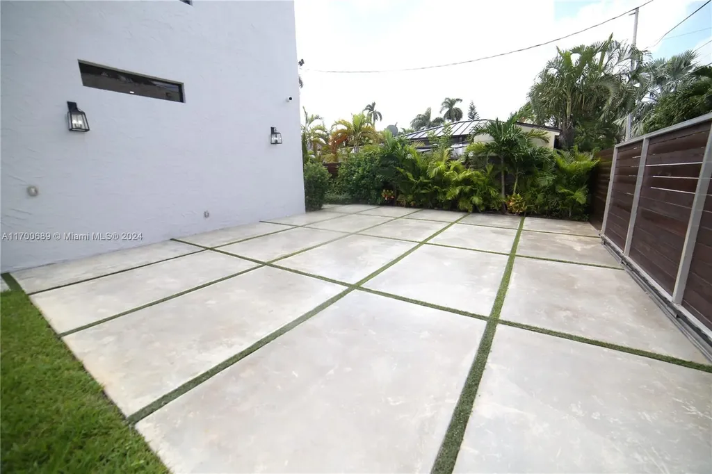 1345 Hollywood Boulevard Hollywood FL 33019