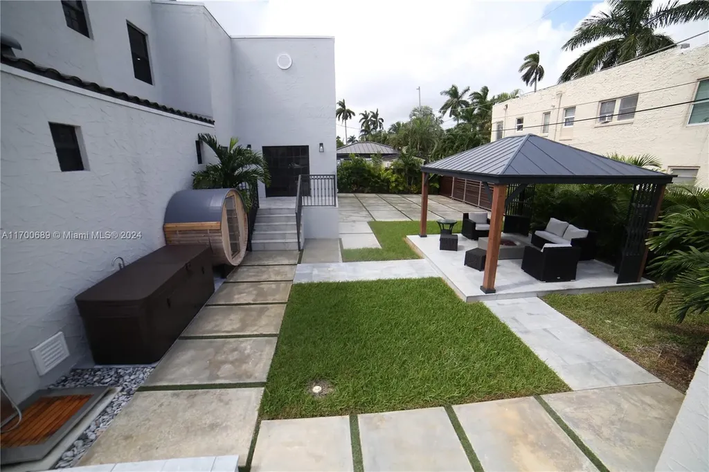 1345 Hollywood Boulevard Hollywood FL 33019